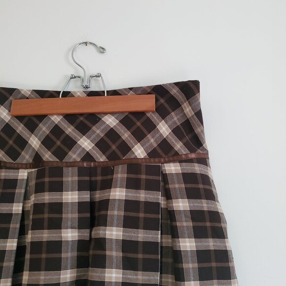 VINTAGE | Y2K 2000s Brown Cream Plaid Pleated Skirt (Size 8) - Picture 2 of 6